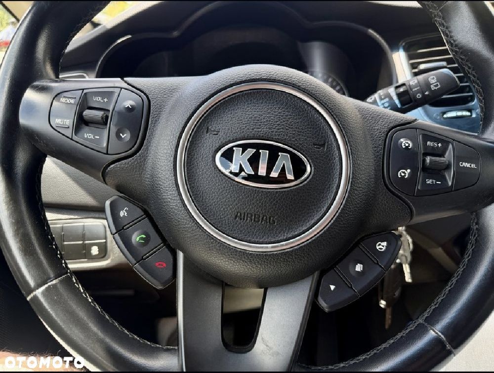 Kia Carens - 15