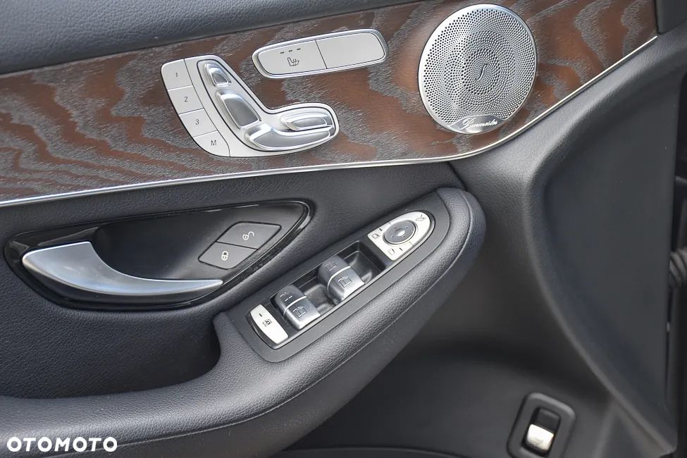 Mercedes-Benz GLC 300 4Matic 9G-TRONIC AMG Line - 21