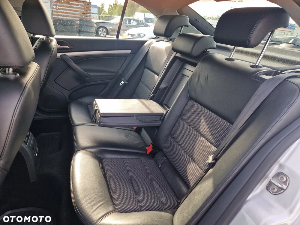 Skoda Octavia 2.0 TSI DSG RS - 25
