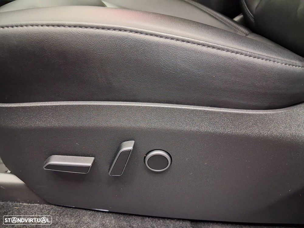 Tesla Model Y Long-Range RWD - 17