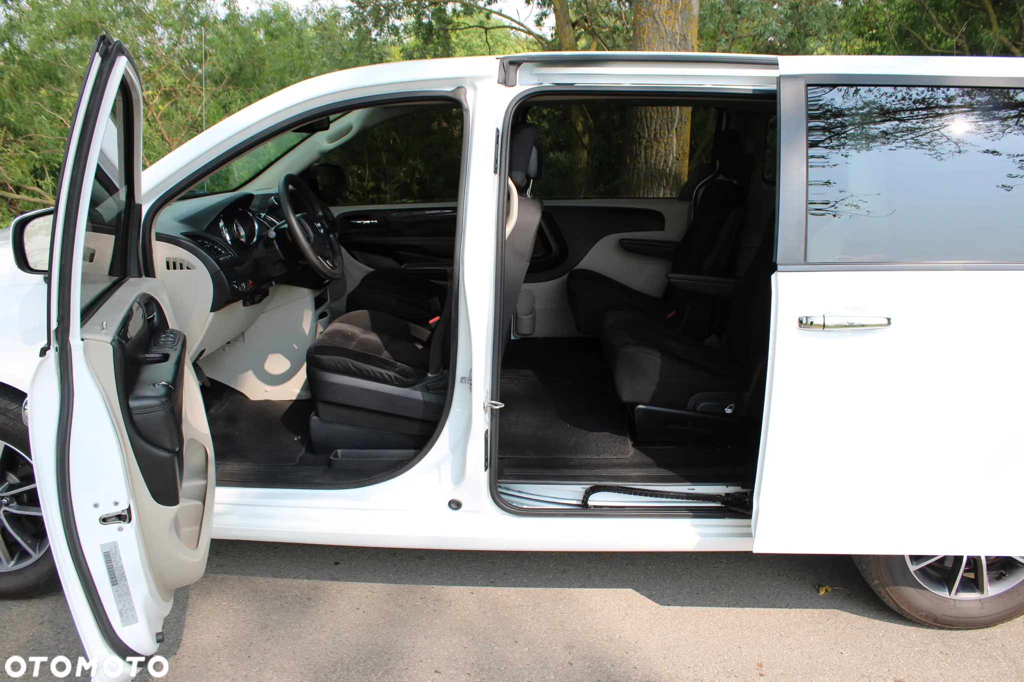 Dodge Grand Caravan - 17