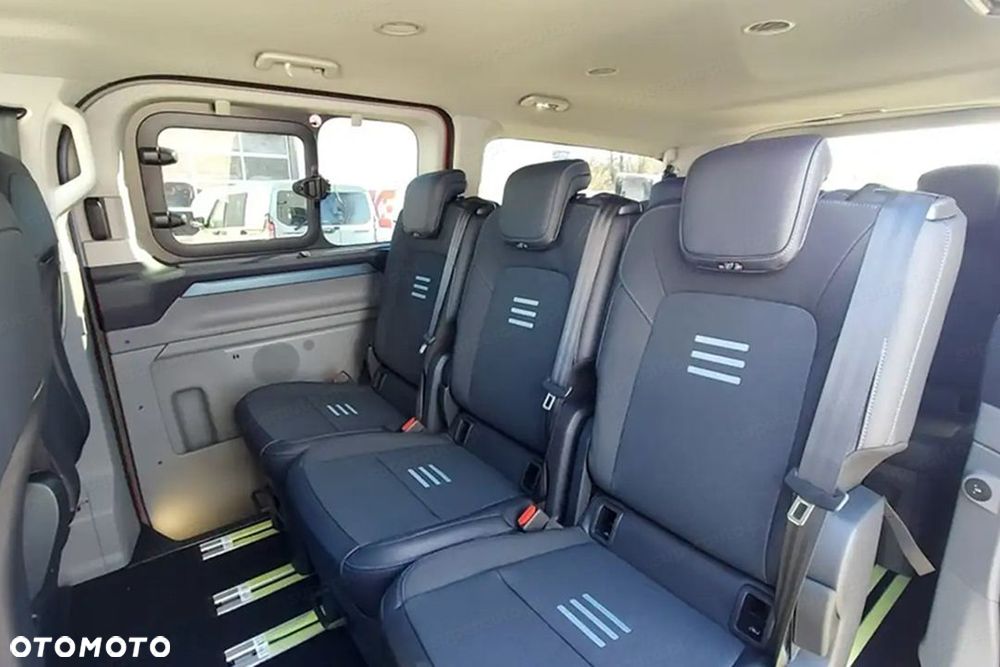 Ford Tourneo Custom - 13