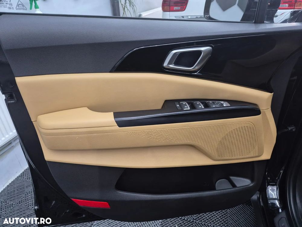 Kia Carnival - 16