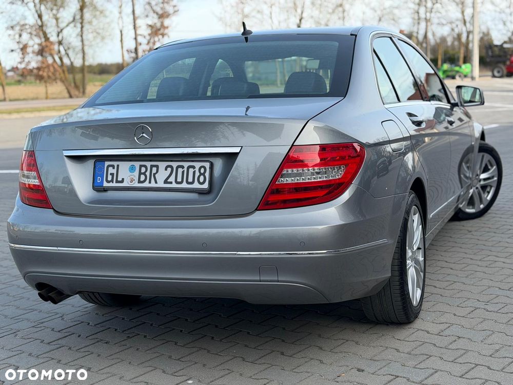 Mercedes-Benz Klasa C 180 CGI BlueEFFICIENCY Avantgarde - 27