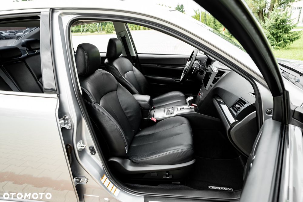 Subaru Legacy 2.5i GT - 26