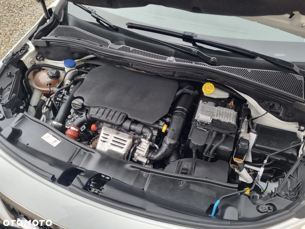 Peugeot 2008 1.2 Pure Tech Style S&S - 17