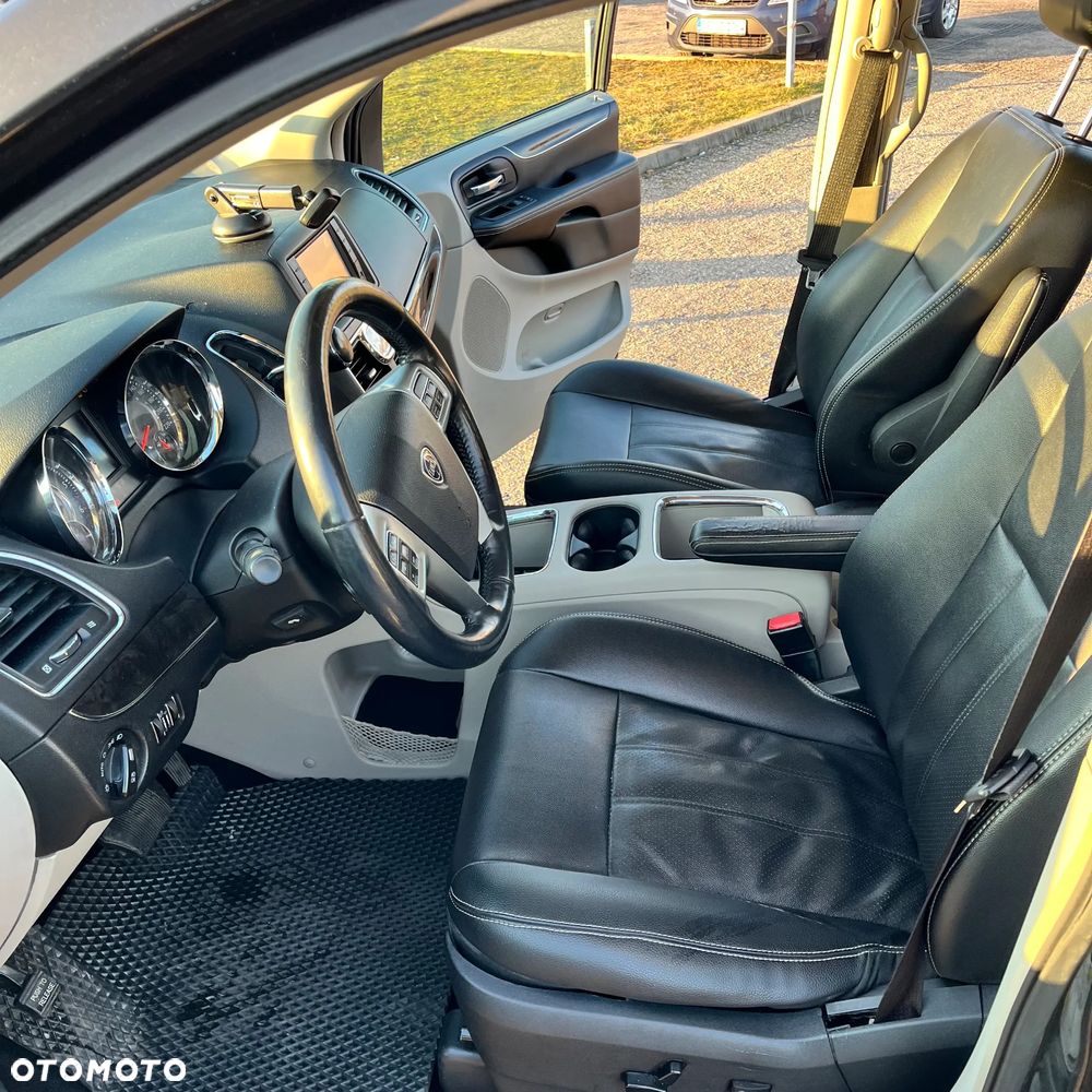 Lancia Voyager 2.8CRD Gold - 10
