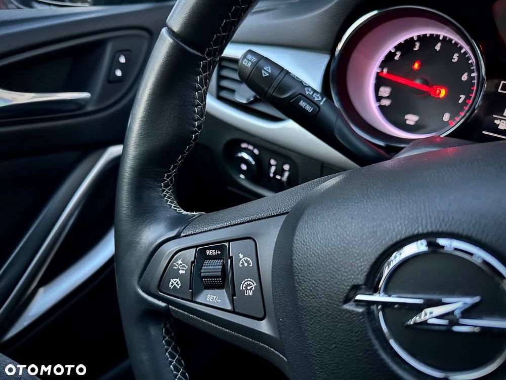 Opel Astra 1.2 T GS Line S&S - 9