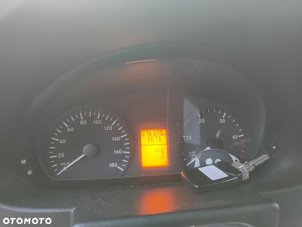 Mercedes-Benz Sprinter - 11