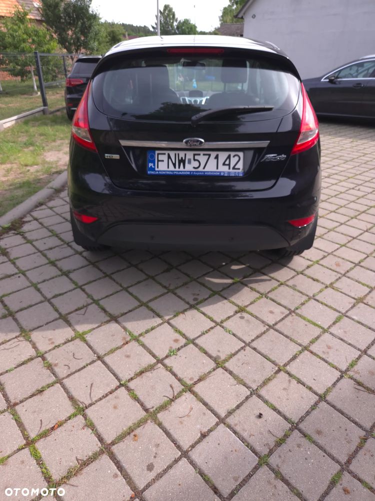 Ford Fiesta 1.6 TDCi DPF Ghia - 4