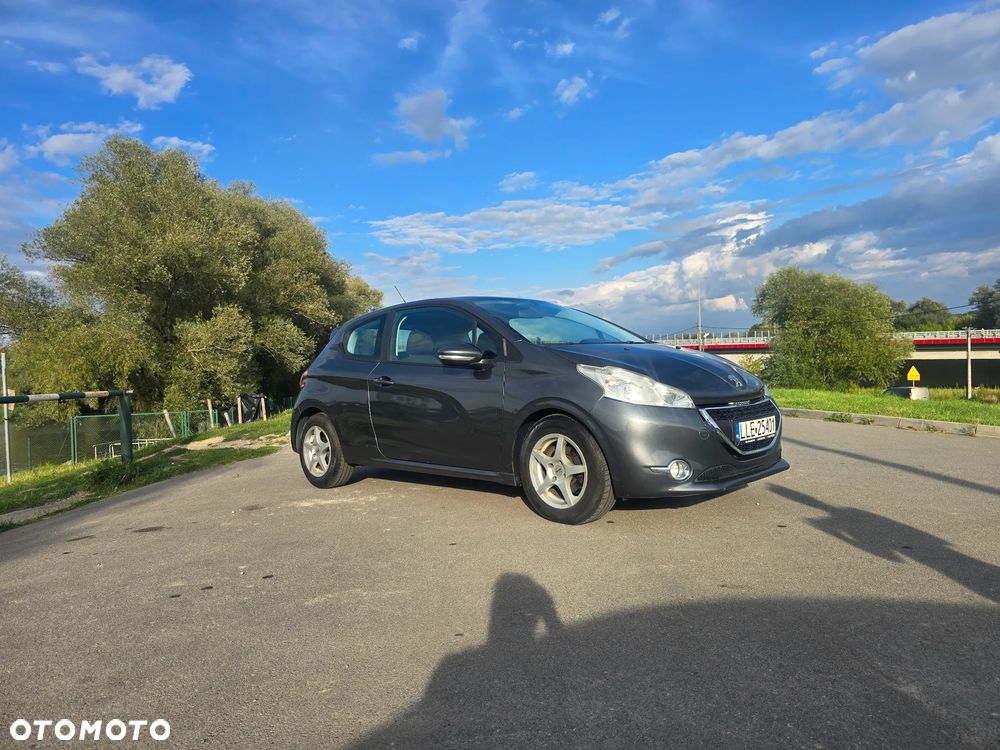 Peugeot 208 - 13