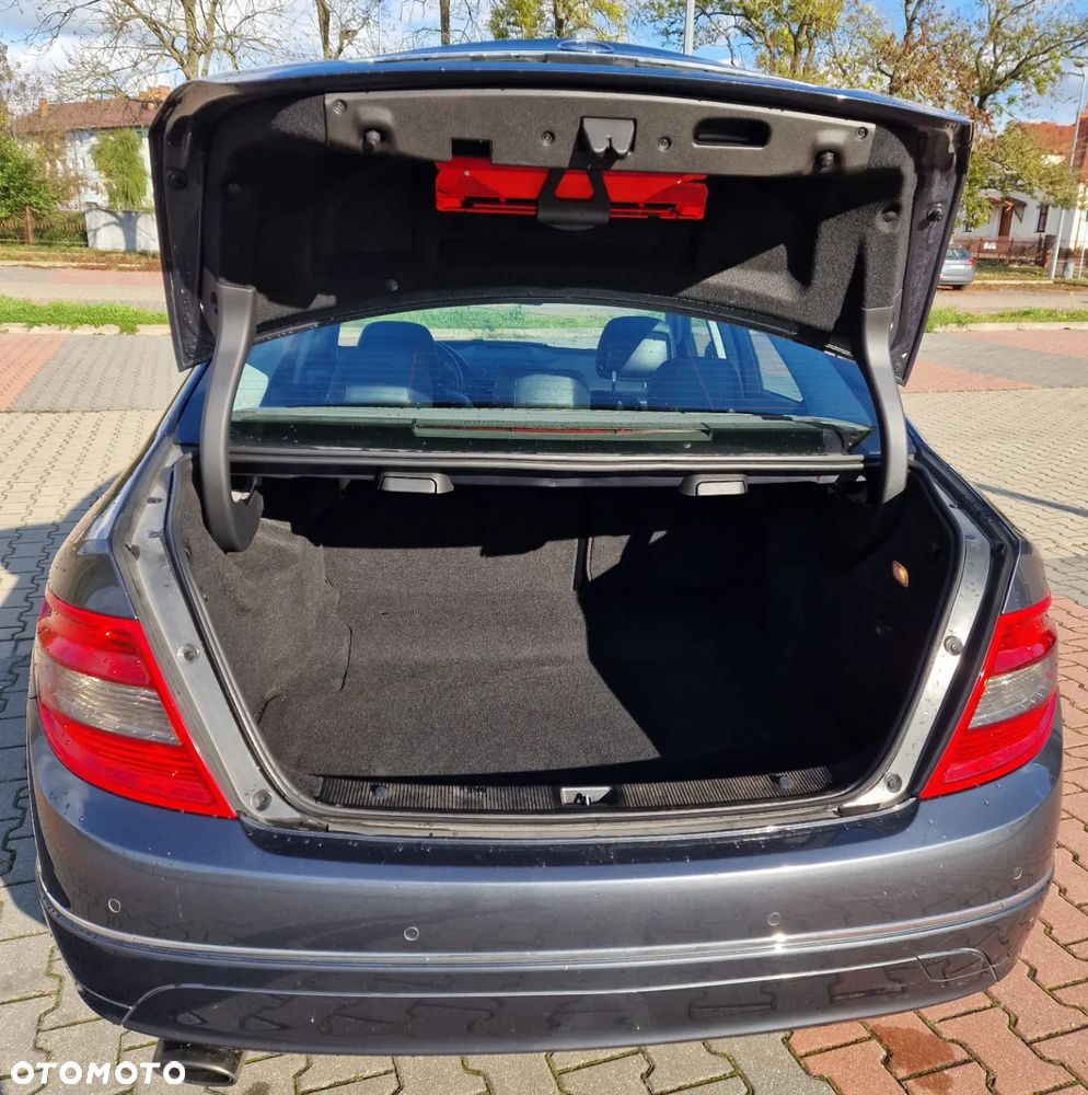 Mercedes-Benz Klasa C 200 CGI BlueEff Avantgarde - 11