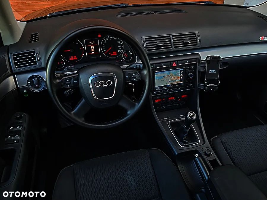 Audi A4 Avant 2.0 TDI - 16