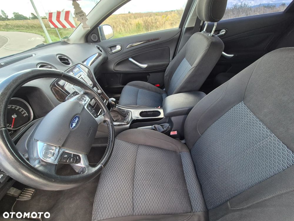 Ford Mondeo 2.0 Ghia X100 / X - 16