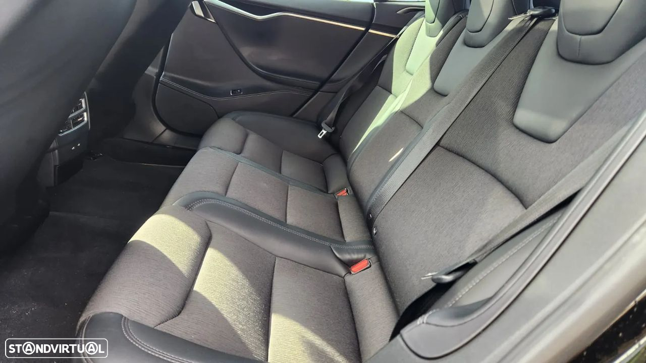 Tesla Model S - 4