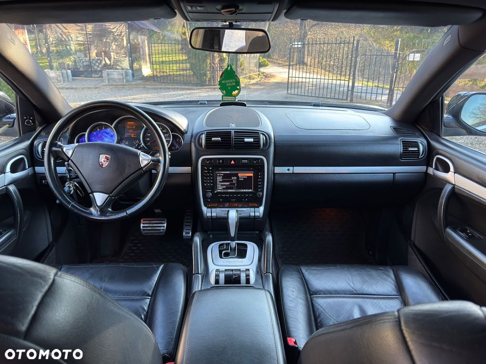 Porsche Cayenne - 16