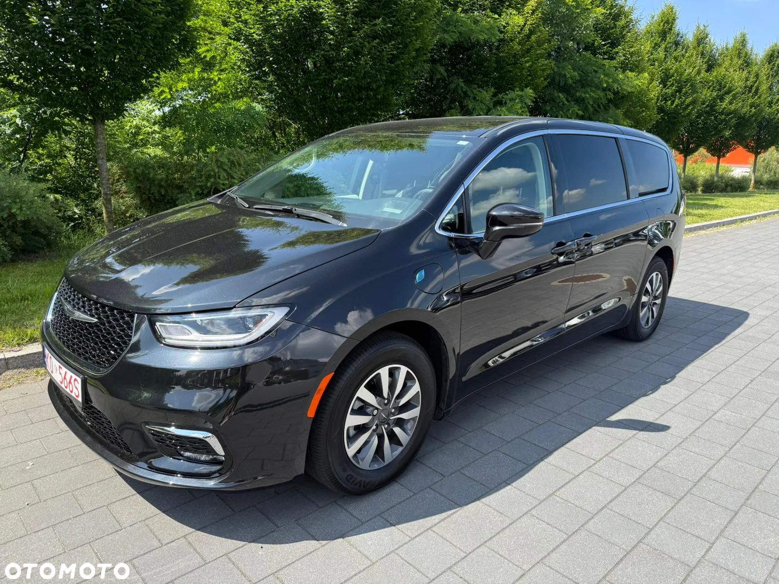 Chrysler Pacifica - 1