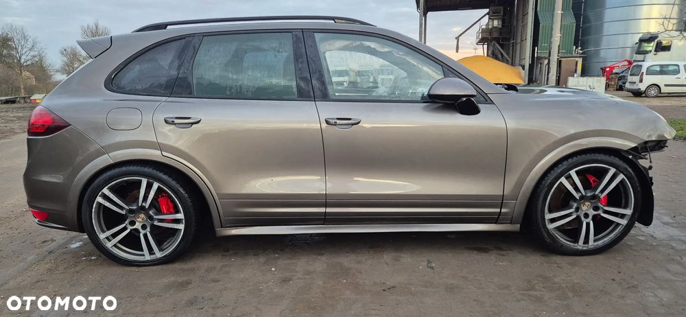 Porsche Cayenne GTS - 4