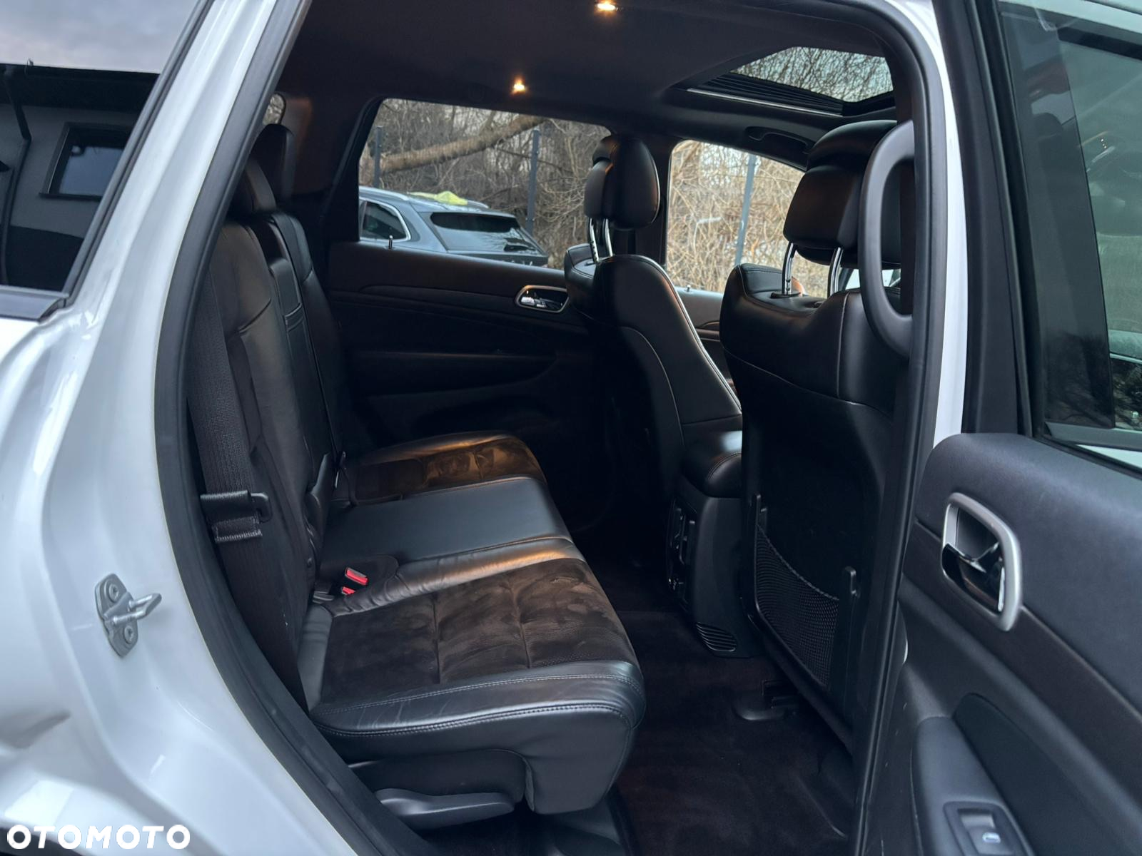Jeep Grand Cherokee - 12