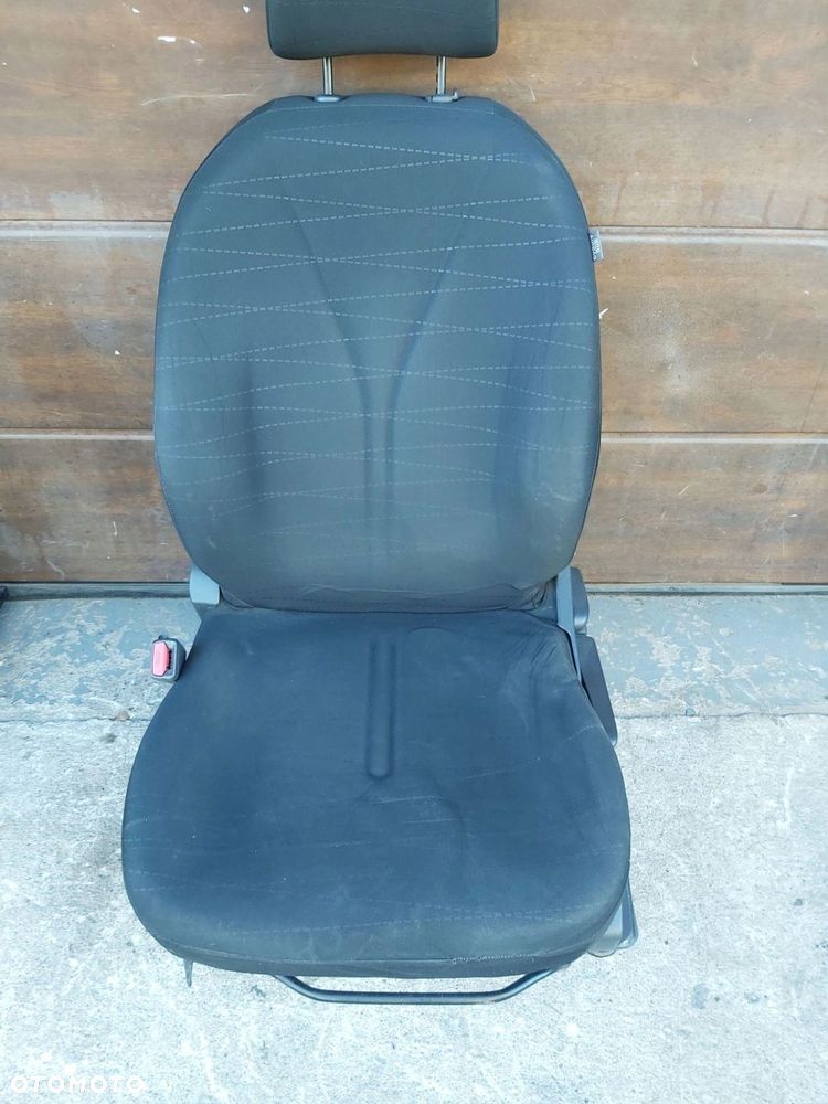Toyota Yaris II fotel lewy przód 5D Europa - 2