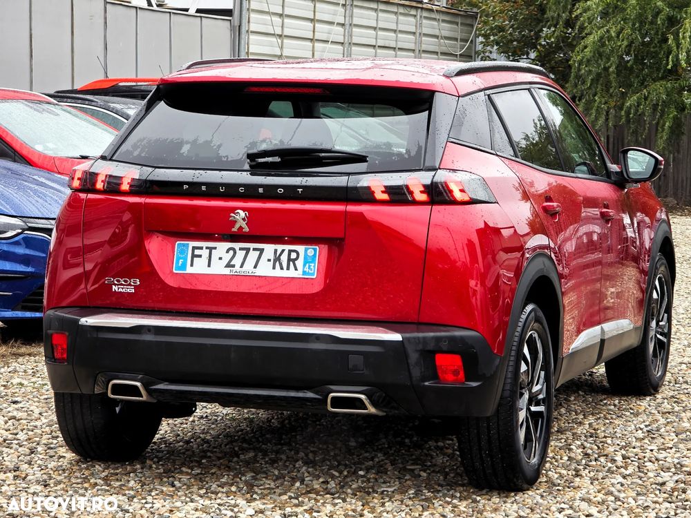 Peugeot 2008 1.2 L PureTech STT EAT8 Allure - 12
