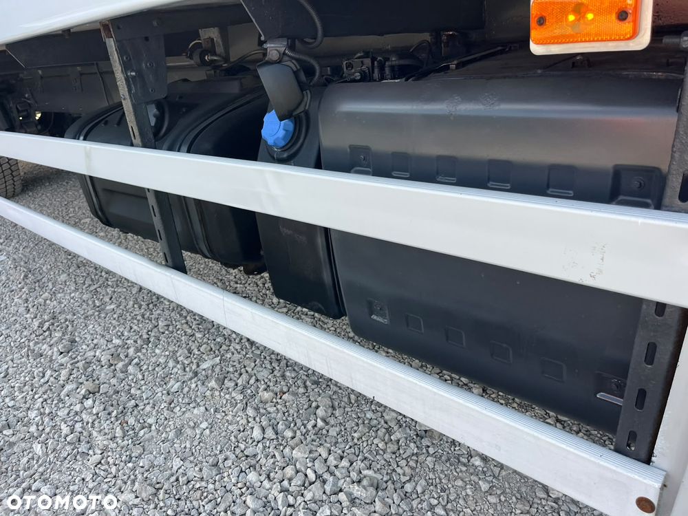 Volvo Dzierżawa izoterma z windą, otwierany bok - 16