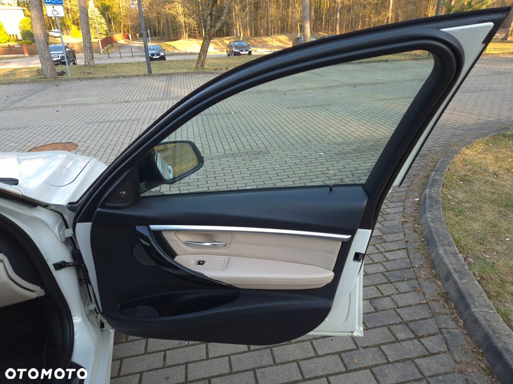 BMW Seria 3 - 35