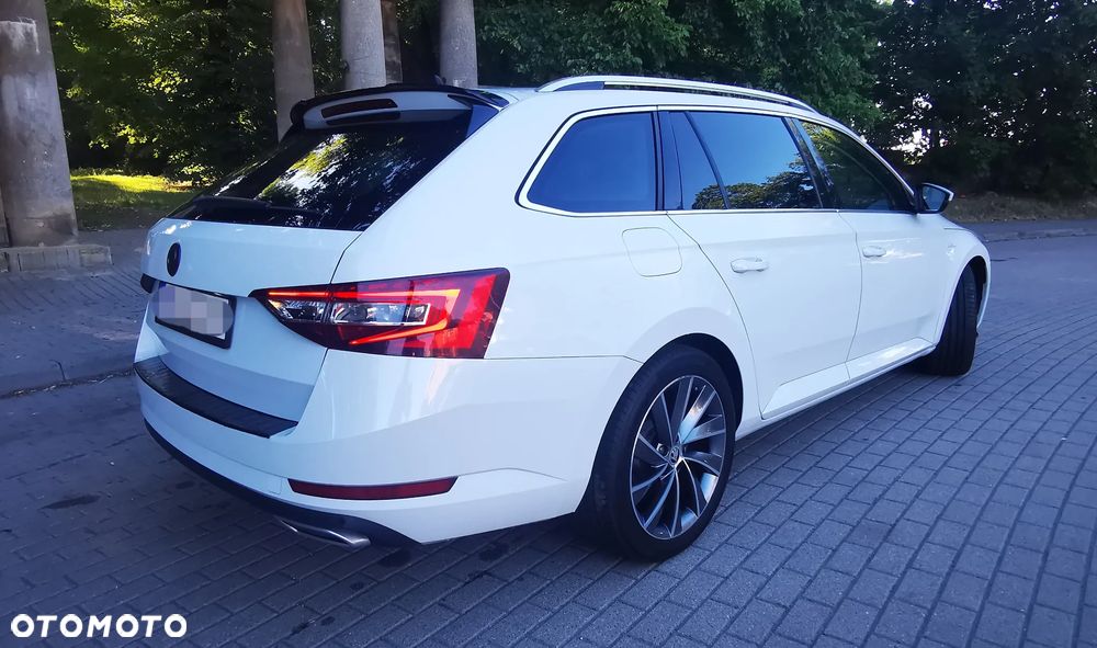 Skoda Superb 2.0 TDI Premium Edition - 4