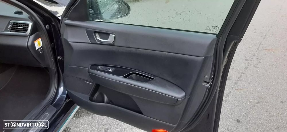 Kia Optima SW - 40
