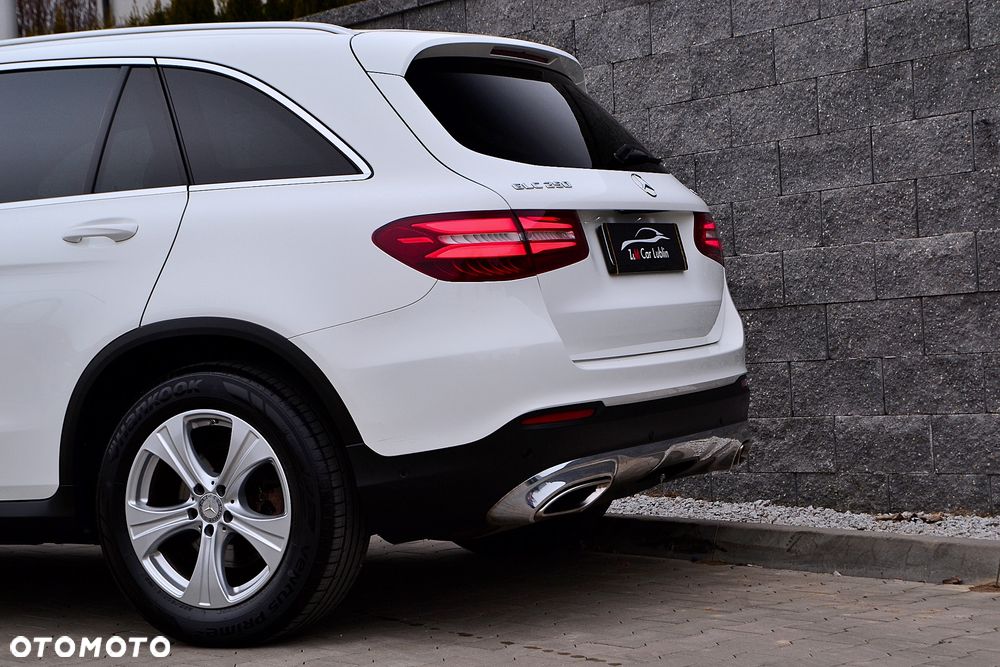Mercedes-Benz GLC 250 4Matic 9G-TRONIC AMG Line - 11