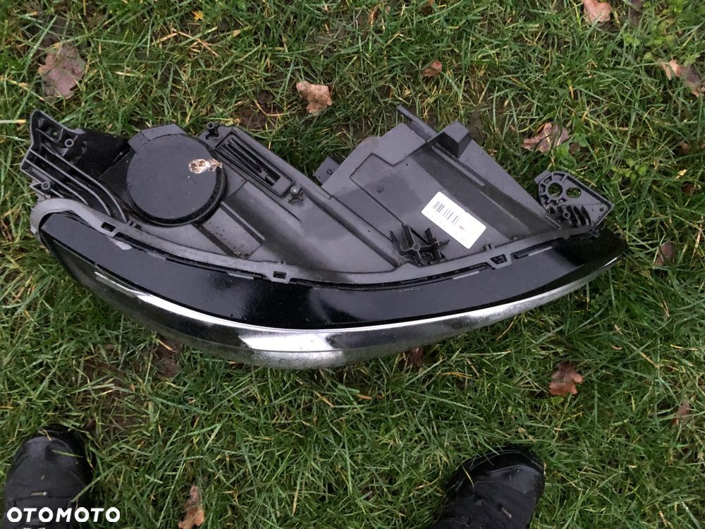 Peugeot 3008 II 5008 16- Lampa Przód Prawa 90085115 - 5