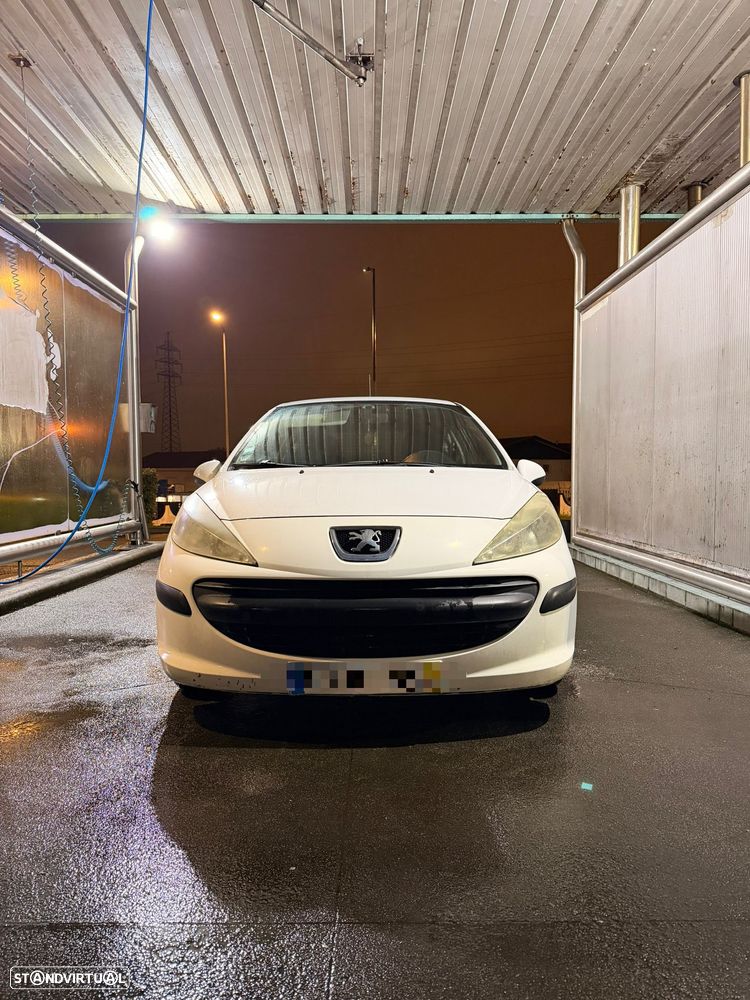 Peugeot 207 - 8