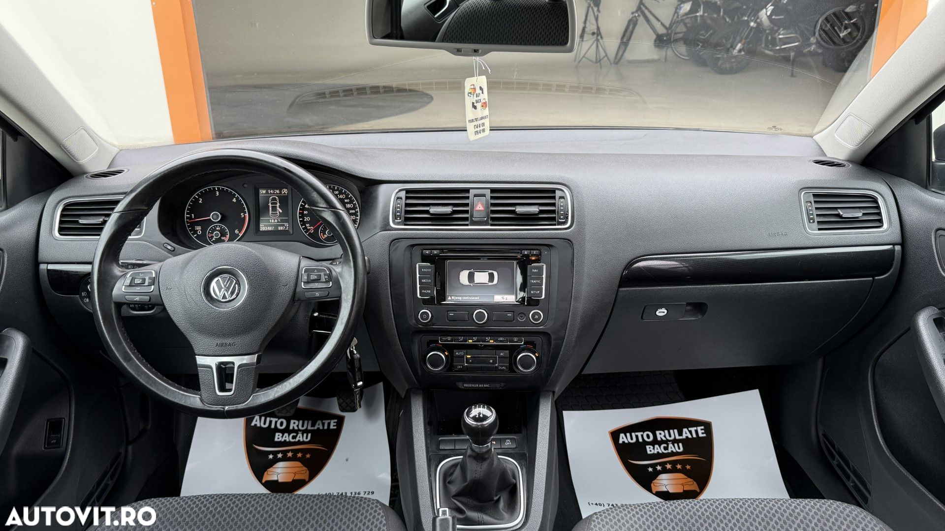 Volkswagen Jetta - 8
