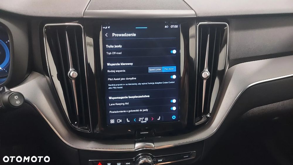 Volvo XC 60 B4 D Plus Dark - 26