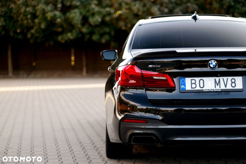 BMW Seria 5 M550i xDrive sport - 15