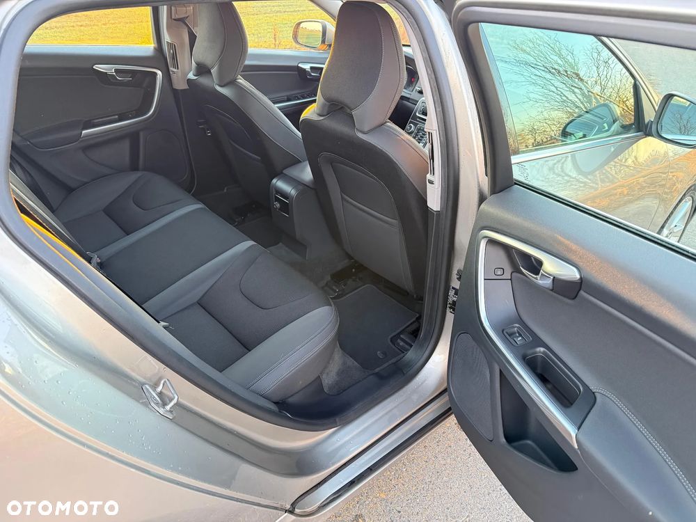 Volvo V60 D3 Momentum - 9