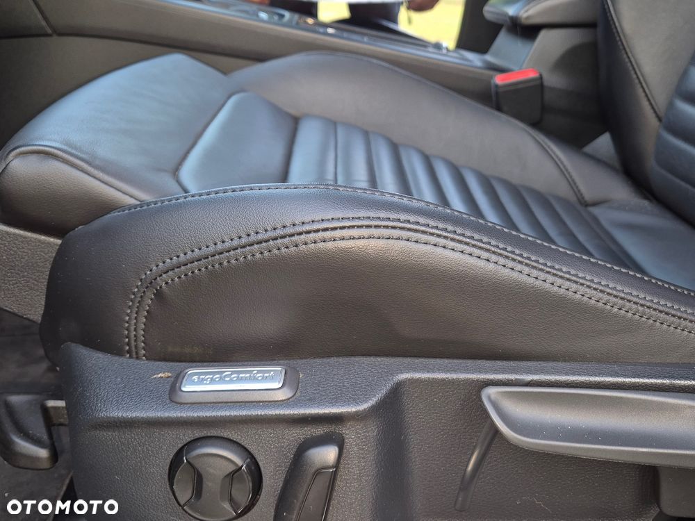 Volkswagen Passat 2.0 TDI SCR DSG Comfortline - 9