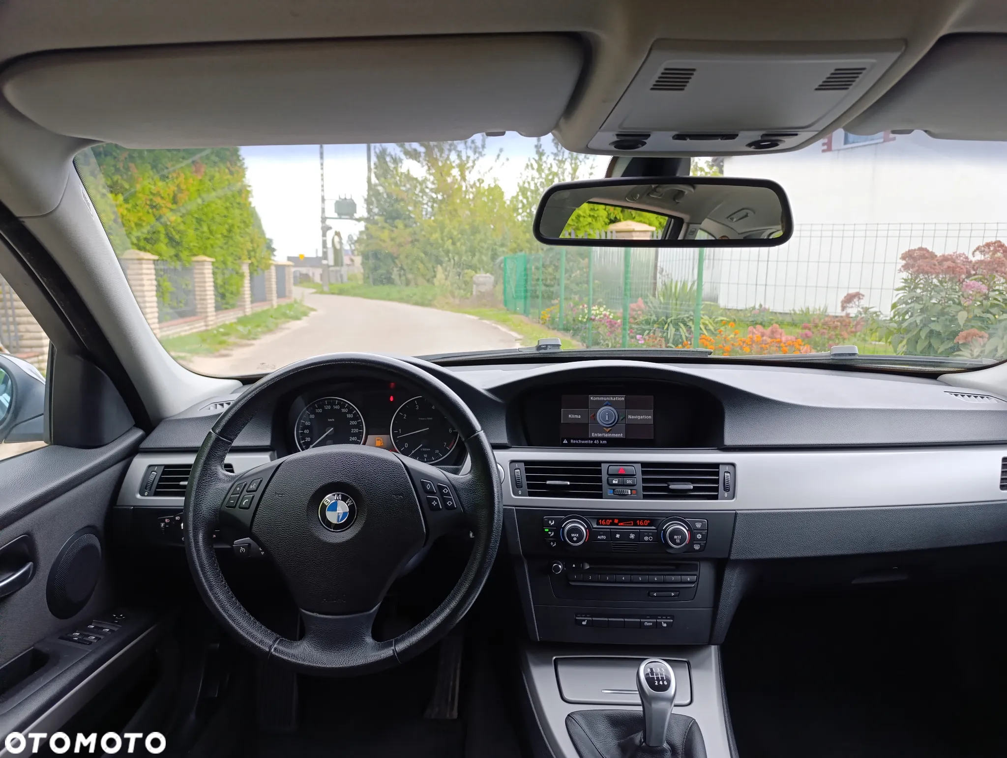 BMW Seria 3 318i Touring - 22
