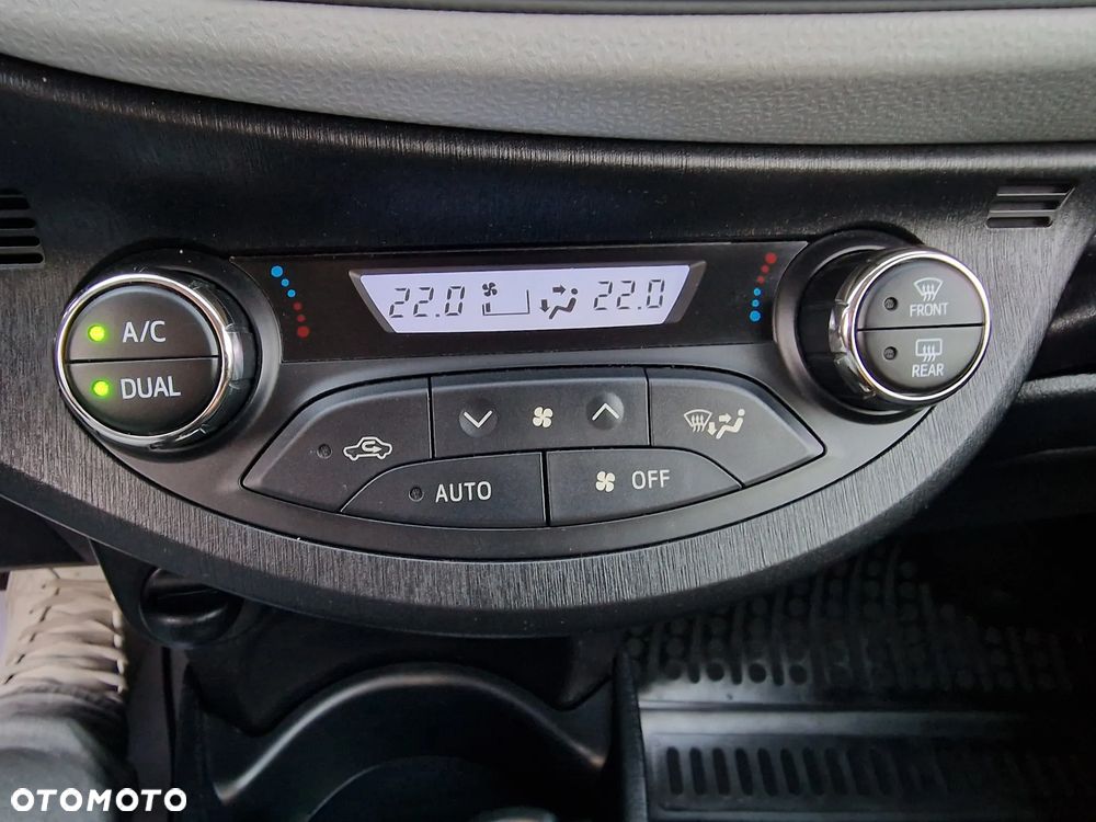 Toyota Yaris Hybrid 100 Business Edition - 36