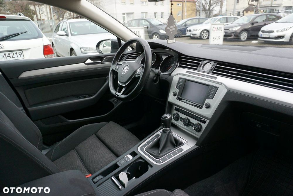 Volkswagen Passat - 25