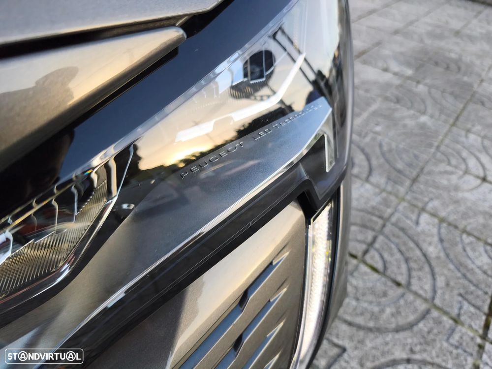 Peugeot 3008 1.6 Hybrid Allure Pack e-EAT8 - 26