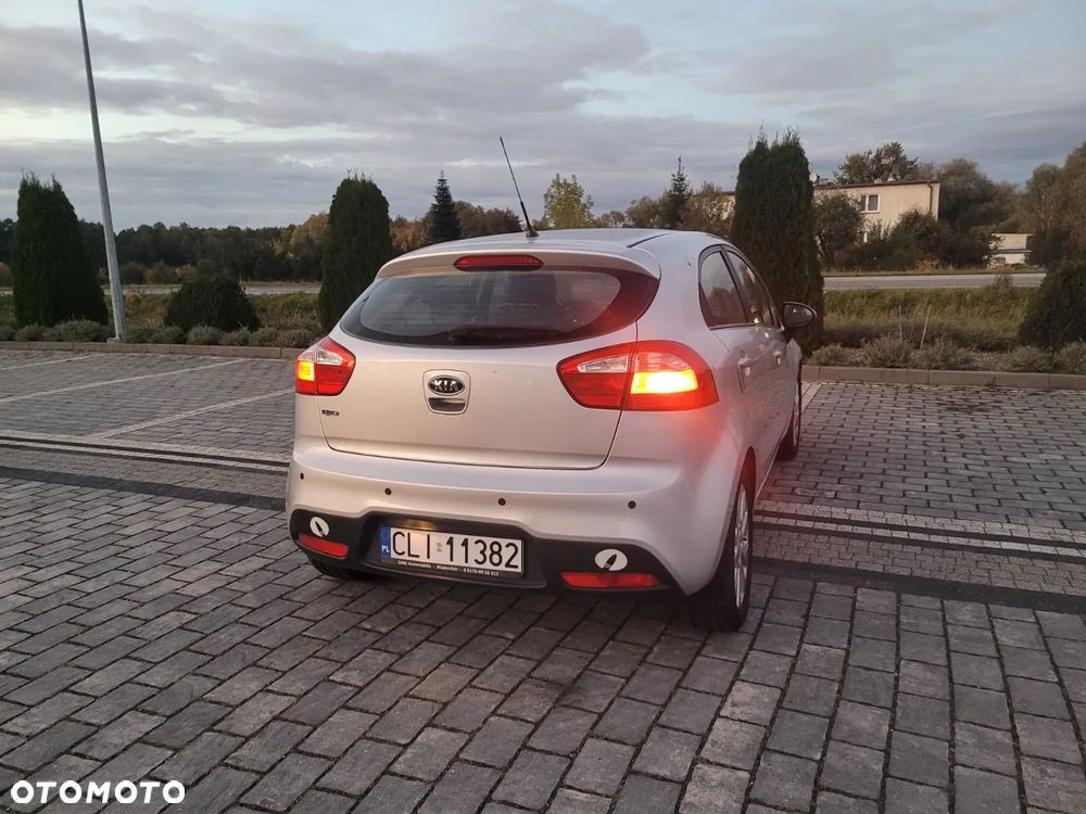 Kia Rio 1.2 Fifa World Cup Edition - 8