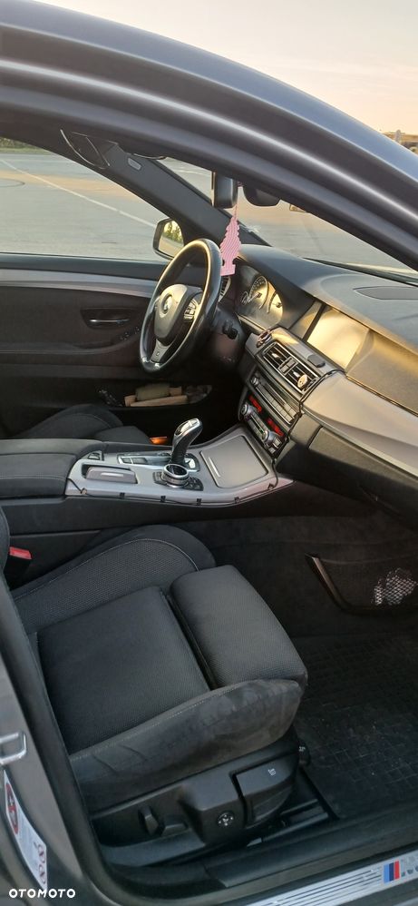 BMW Seria 5 528i xDrive - 7