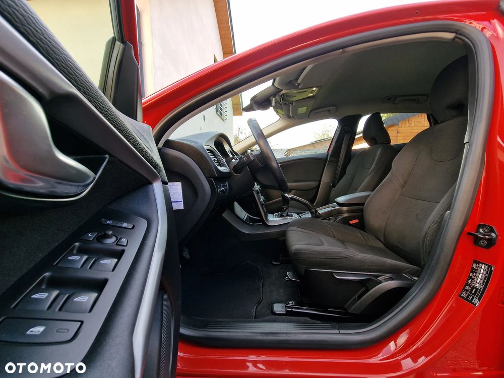 Volvo V40 D2 R-Design - 6