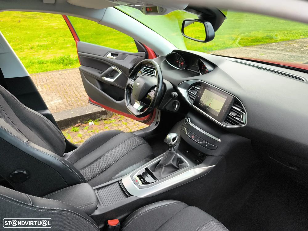 Peugeot 308 SW 1.2 PureTech Allure Pack - 11