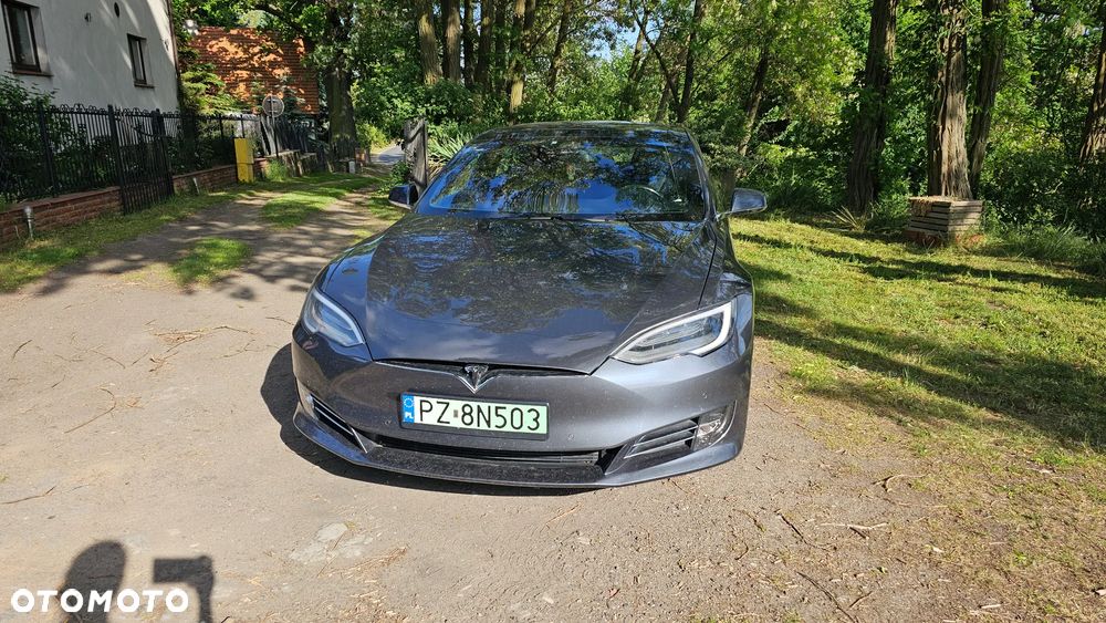 Tesla Model S - 34