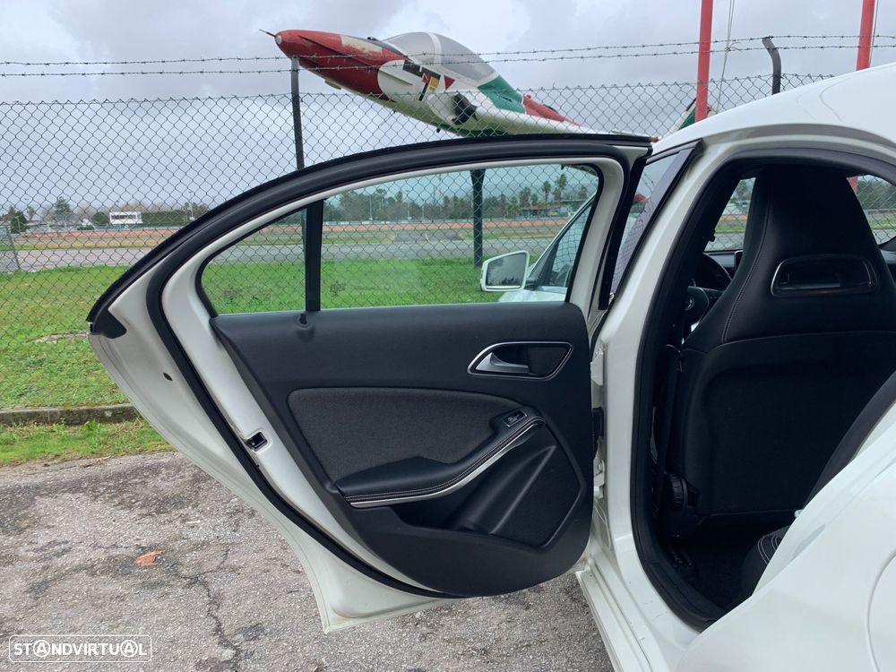 Mercedes-Benz A 180 d AMG Line - 50