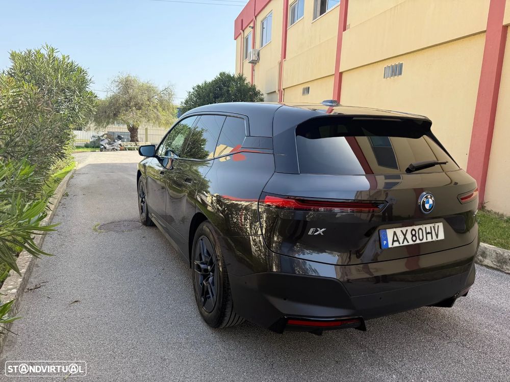 BMW iX xDrive 40 - 8