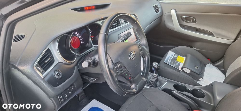 Kia Ceed 1.6 GDI Dream Team Edition - 17