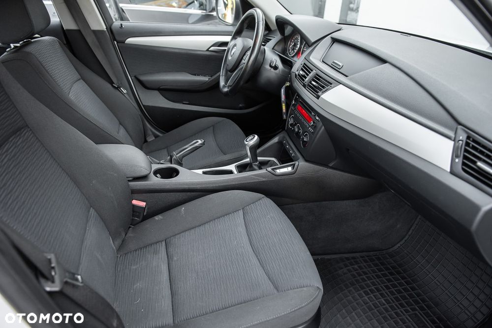 BMW X1 sDrive18d xLine - 27